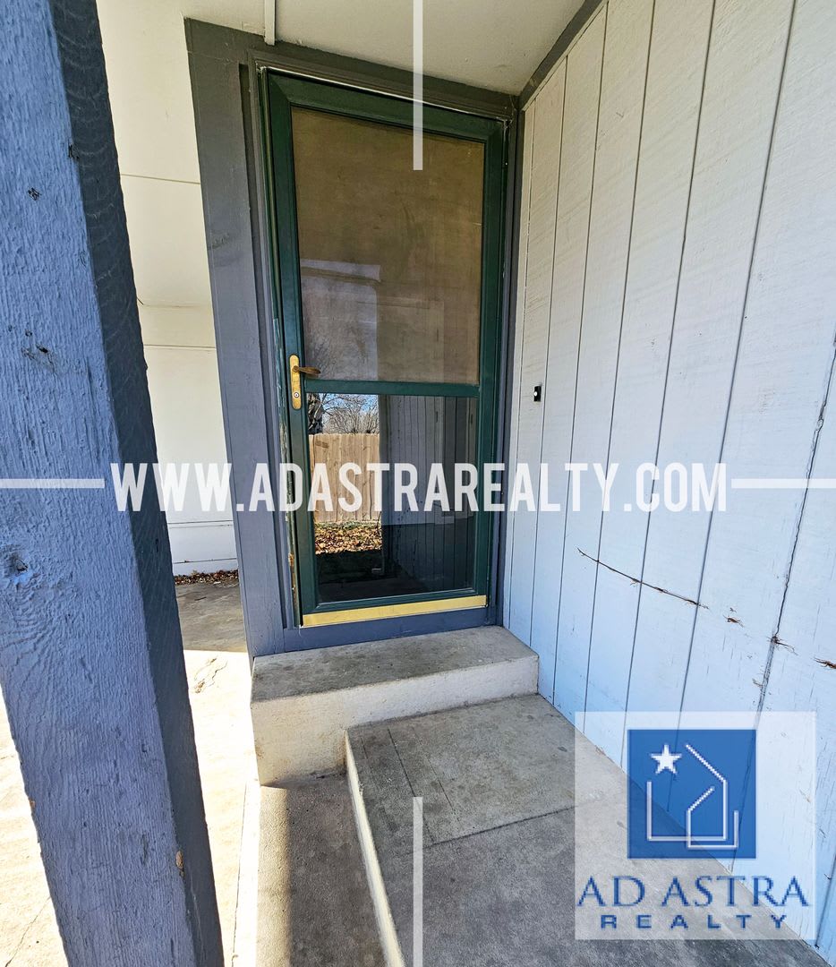 Nice 3 bed 1.5 bath townhouse in Olathe-Coming SOON!! – photo 5