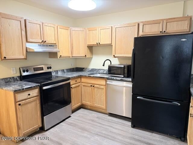 328 Crewe Court – photo 3