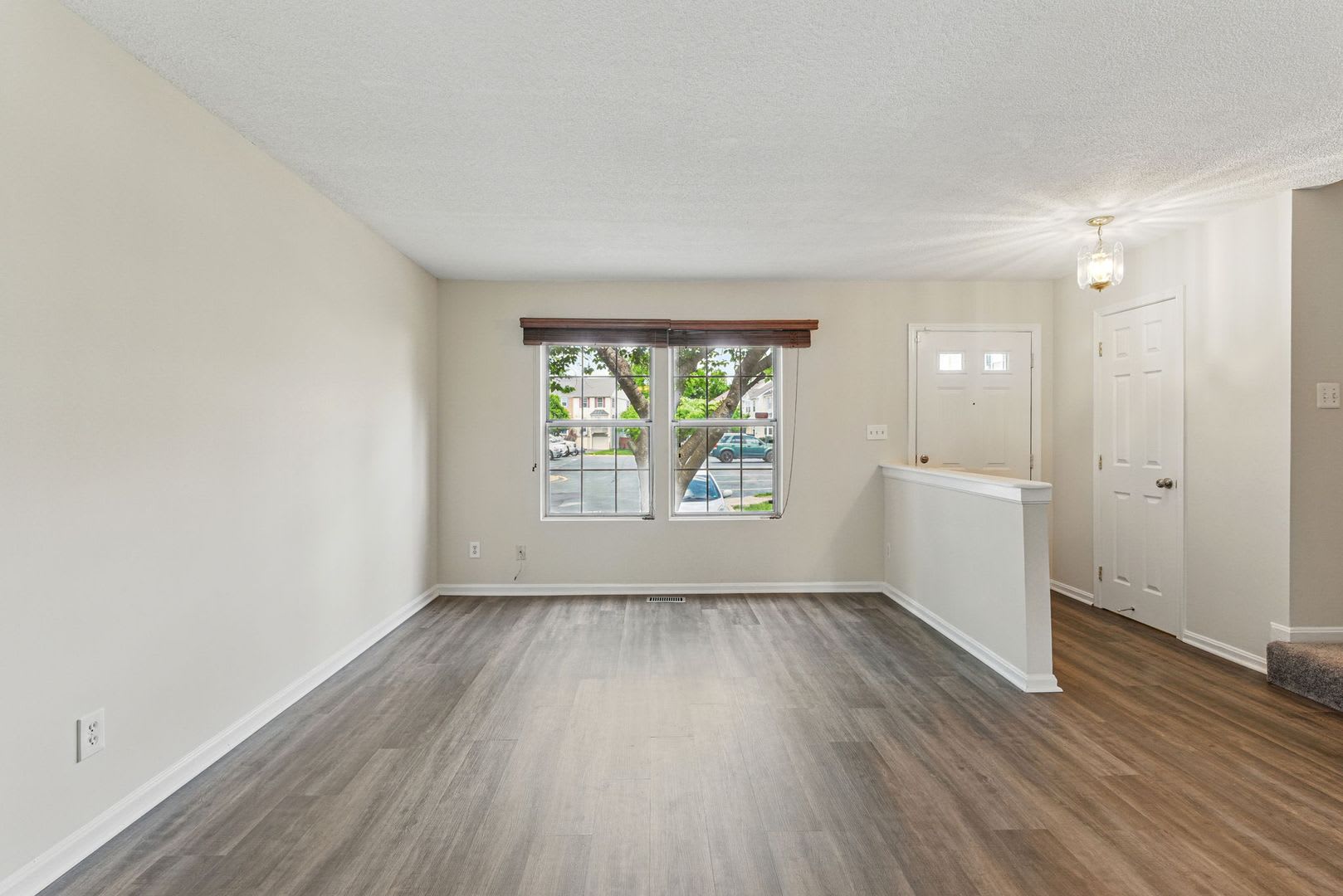 Charming 4-Bedroom Townhouse in Sought-After Highpointe Community! – photo 4