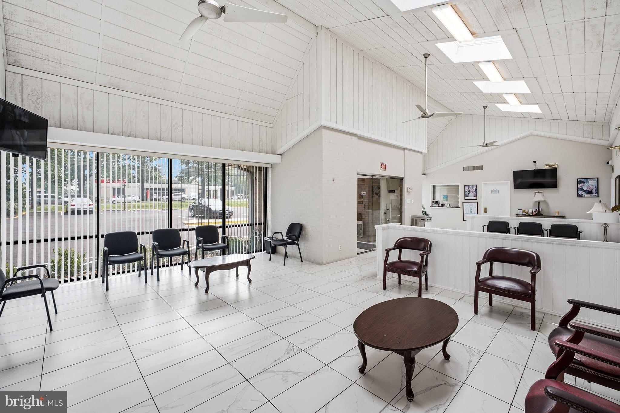 504 ELDEN Street – photo 3