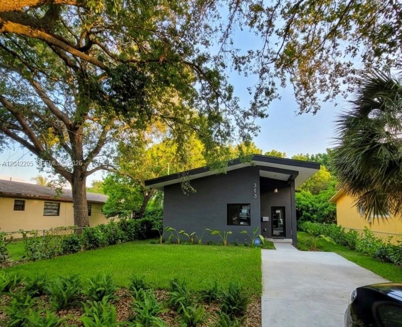 313 NE 169th Street, North Miami Beach, FL 33162 – photo 4