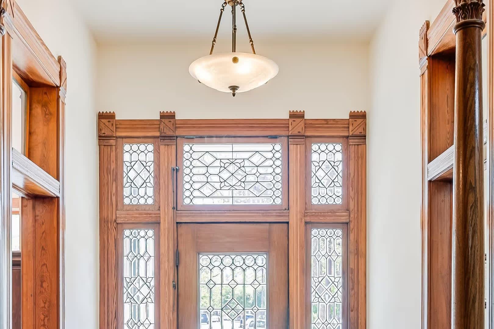 8 Bedroom Mansion in West Campus – photo 4