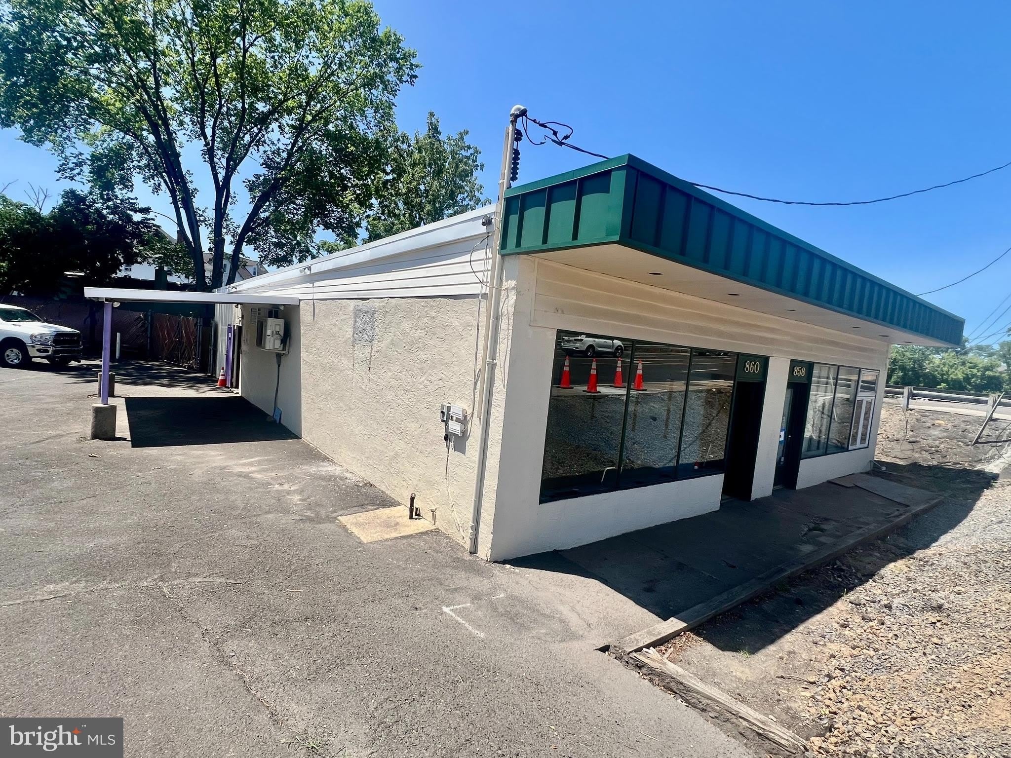 858 STREET Road – photo 5