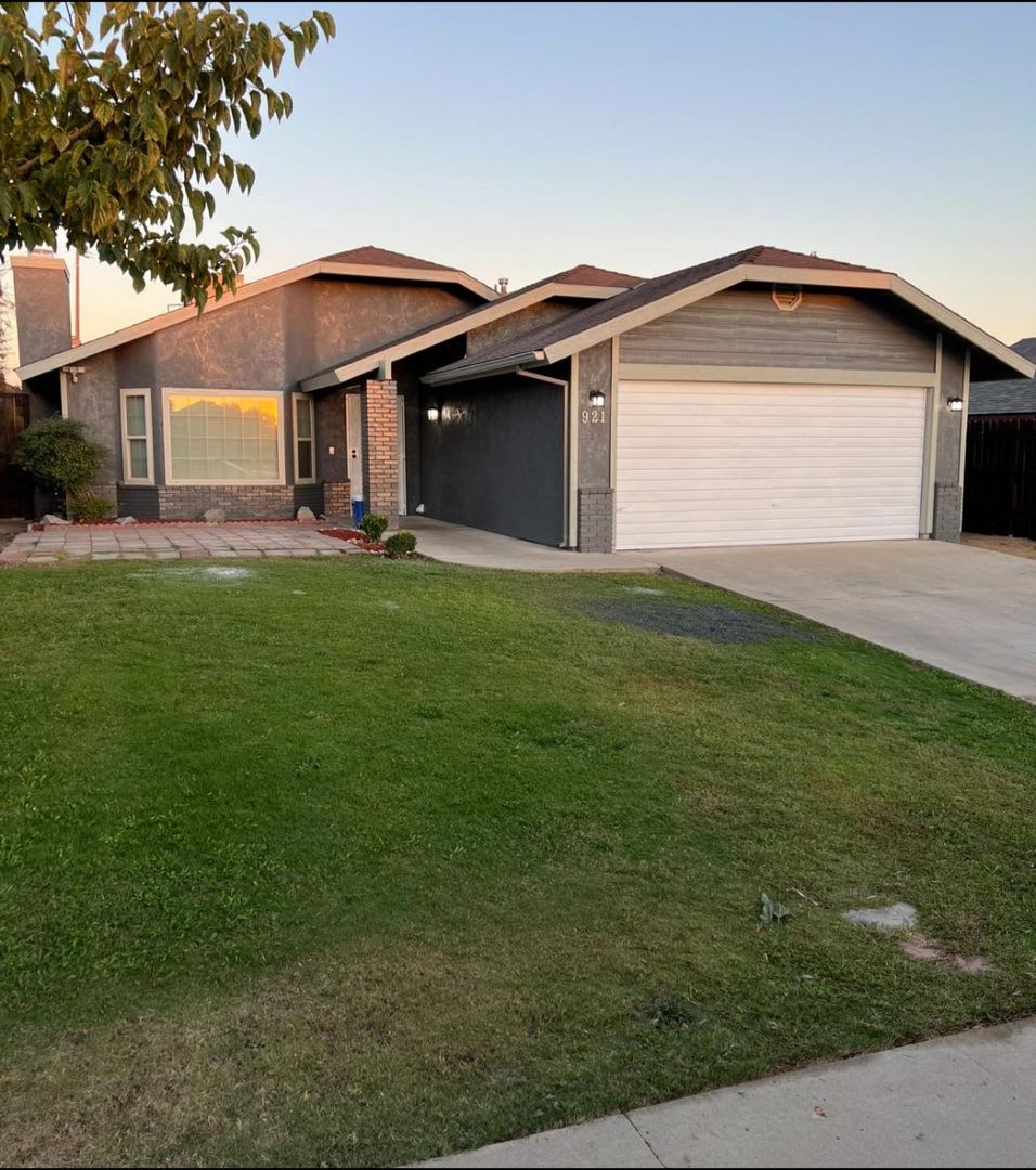 *JUST REDUCED * East Bakersfield Home – photo 1