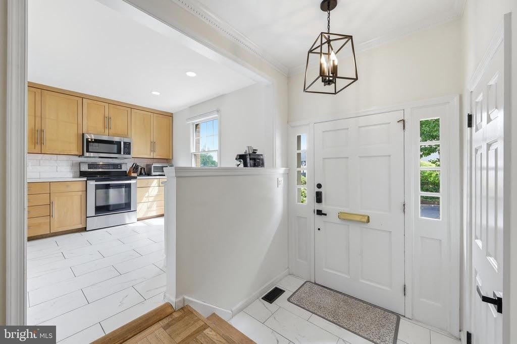 633 E MAIN STREET – photo 3