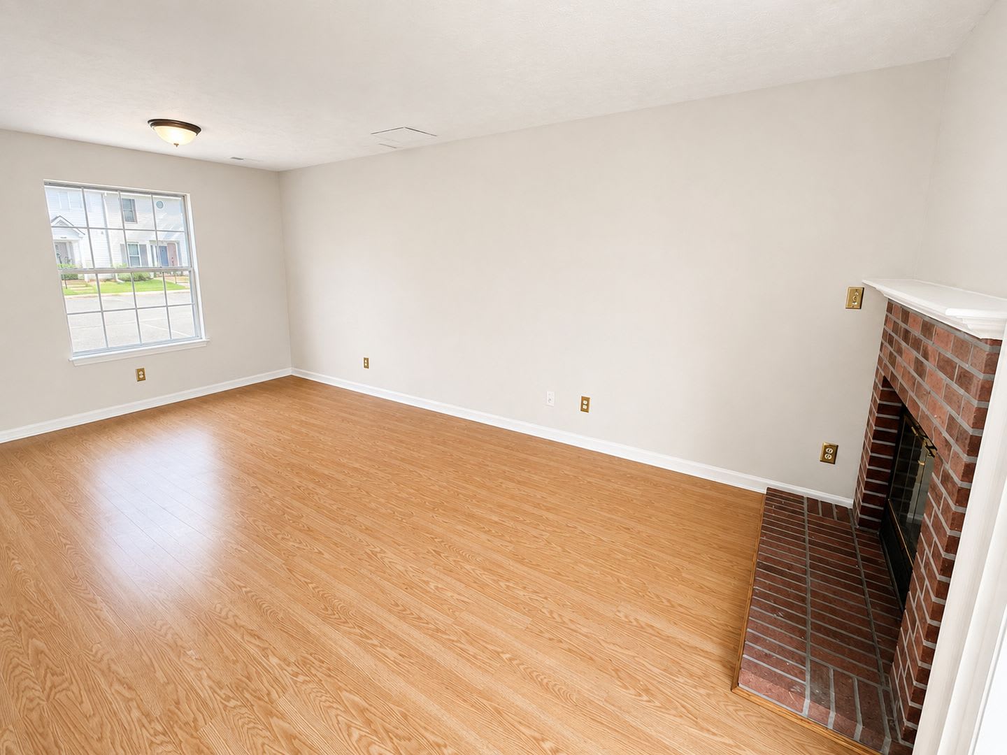 Fresh Paint And Carpet, minutes from Dahlgren Base – photo 3