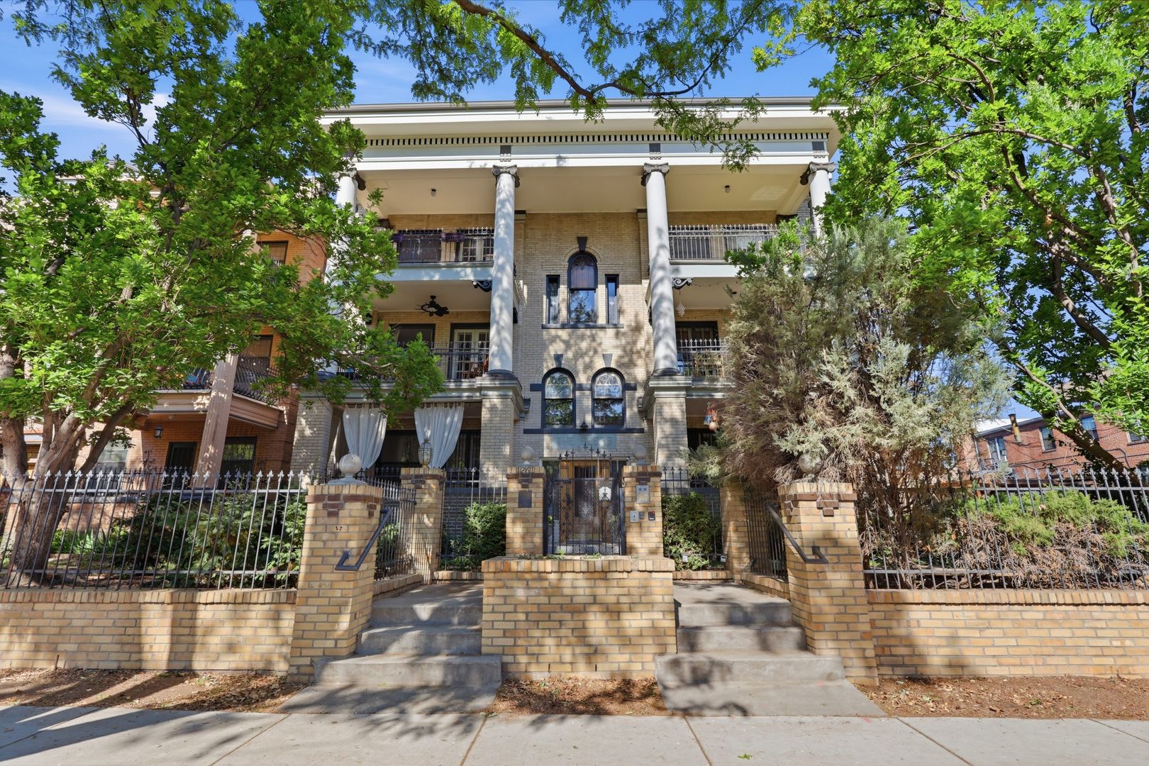 1 bed 1 bath Condo in Downtown Denver Capital Hill! – photo 1