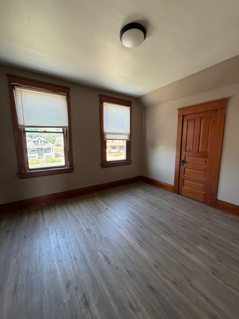 Newly Renovated 3-bedroom 1.5 bath home. Centrally located. – photo 5