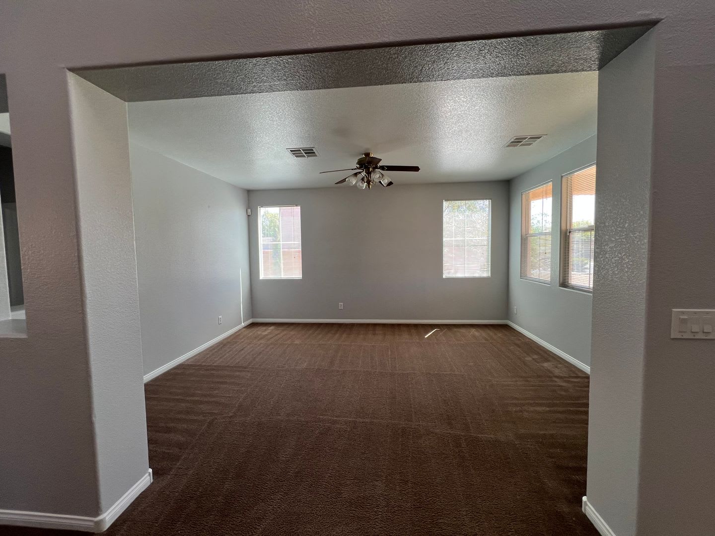 Large Amazing Home In Iron Mountain Ranch – photo 4