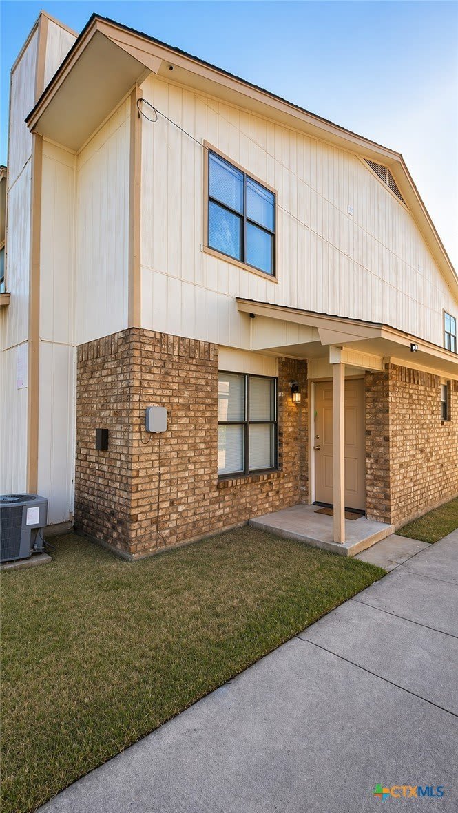 1813 Cedarhill Drive – photo 1
