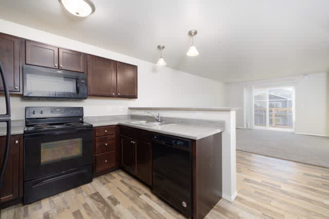 Thelin Center Apartments – photo 3