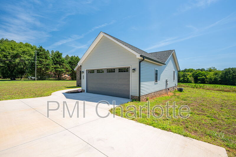 2128 Chatfield Rd – photo 5