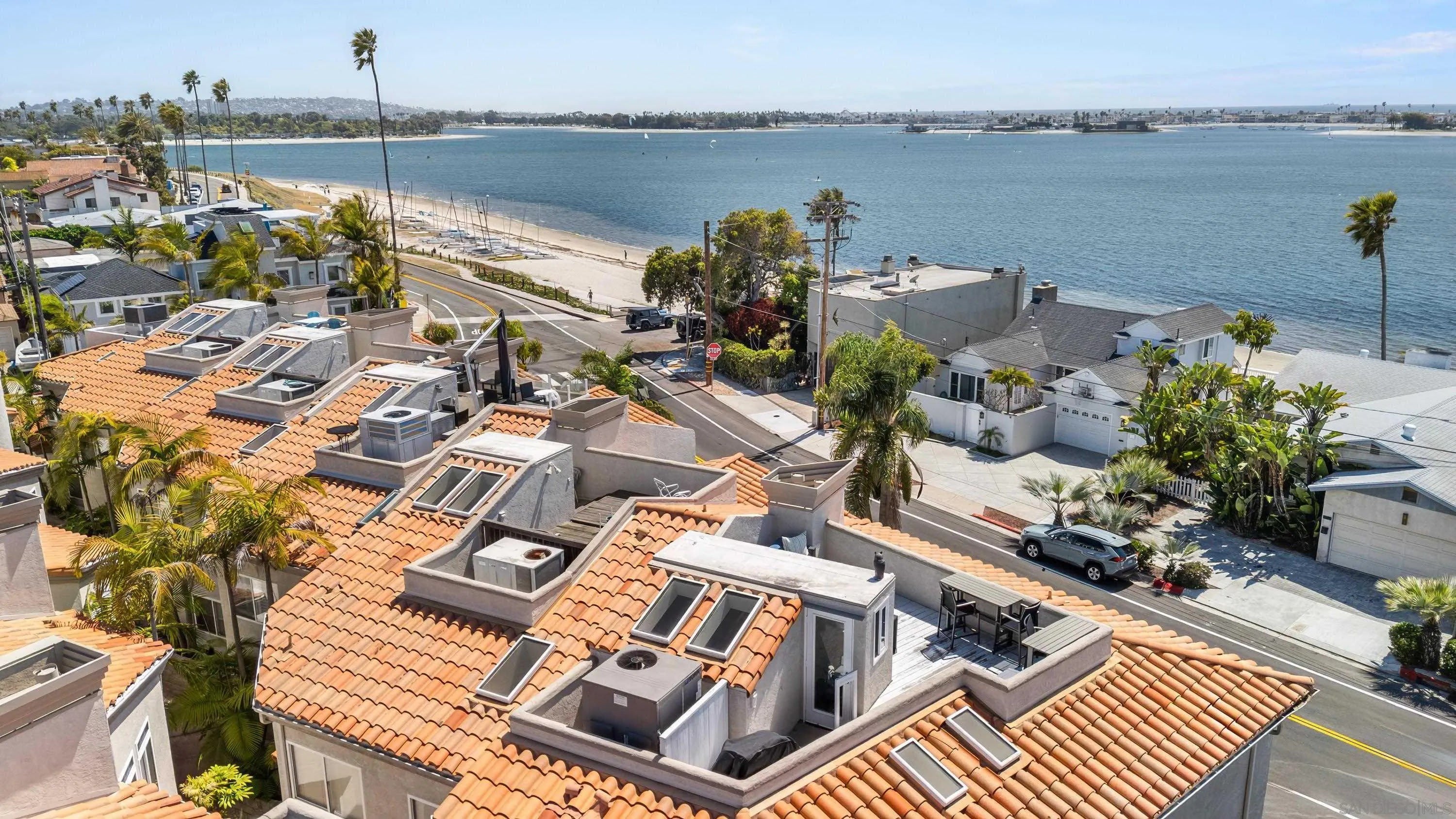 3701 Riviera Dr – photo 2