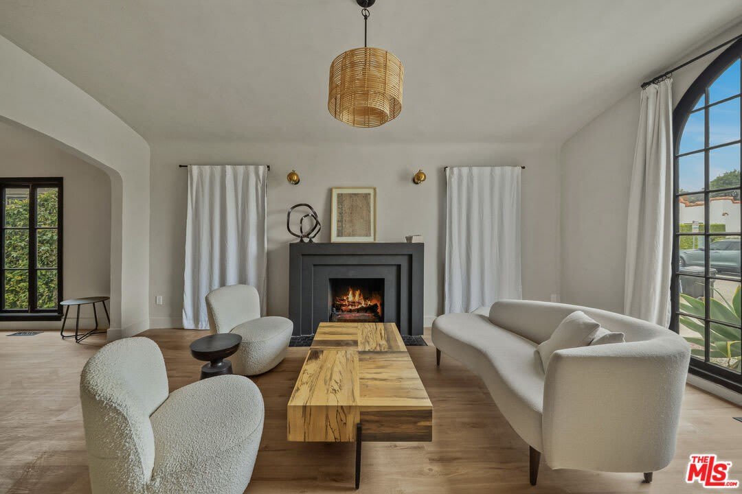 8822 Rosewood Ave – photo 1