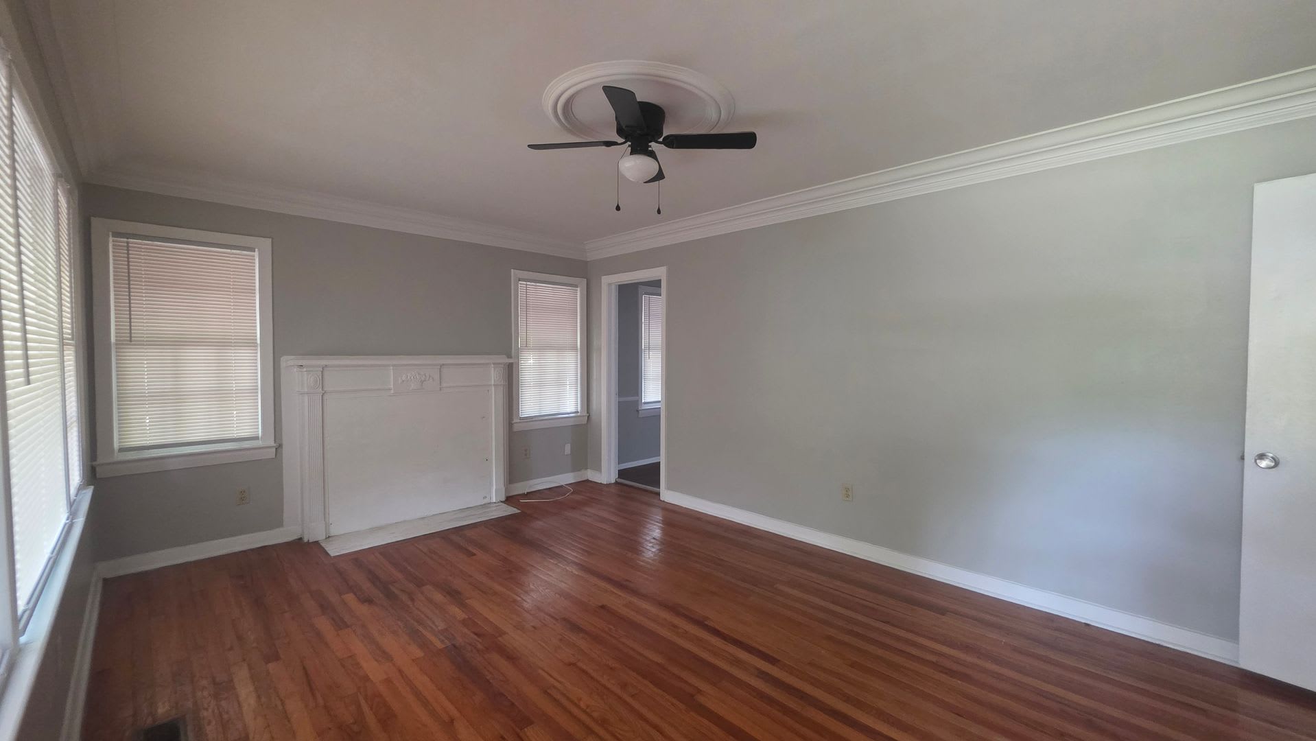 NICE BRICK HOME WITH FENCED YARD – photo 3