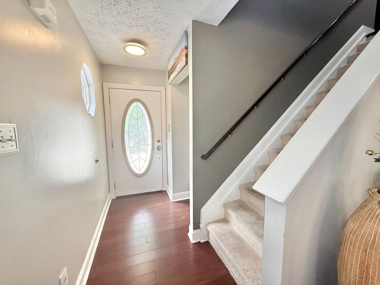 Charming 3Bd 2 5Ba Raleigh Home With A Fenced Yard With Easy Access To Downtown Raleigh And Nearby Shopping Dining Options – photo 2