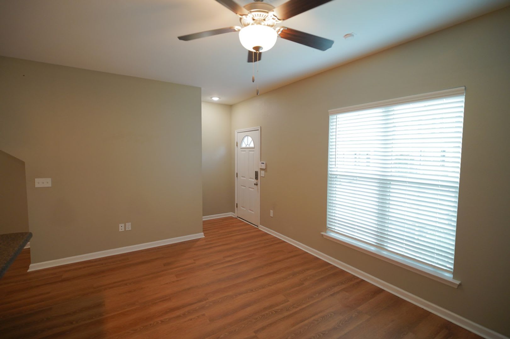 3 Bed / 3 Bath Townhome near Campus with Amenities! – photo 3