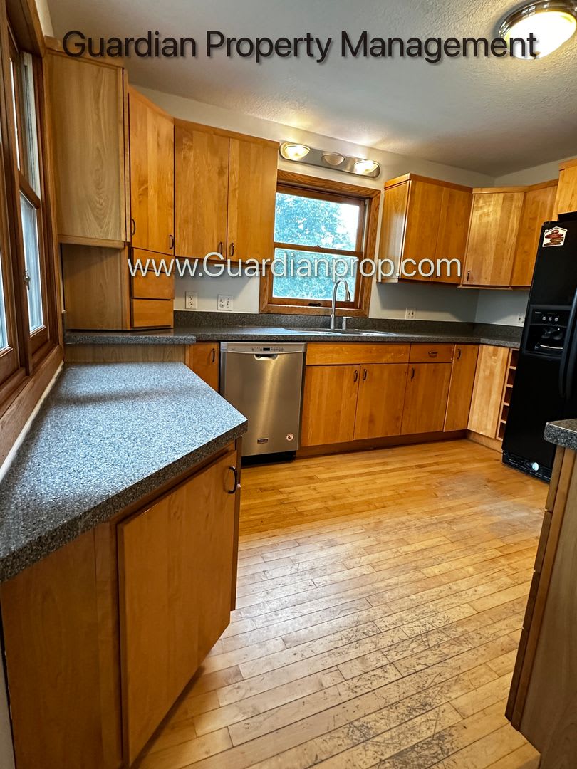 Minnetonka Schools Single Family Home, Corner Lot, Dishwasher, W/D, 1 Car Garage – photo 2