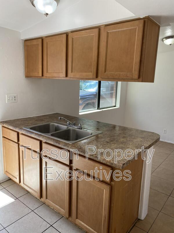 1646 North Beverly Avenue – photo 1