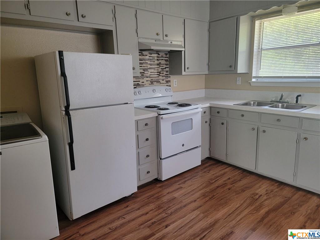 1302 Brown Drive, D – photo 3