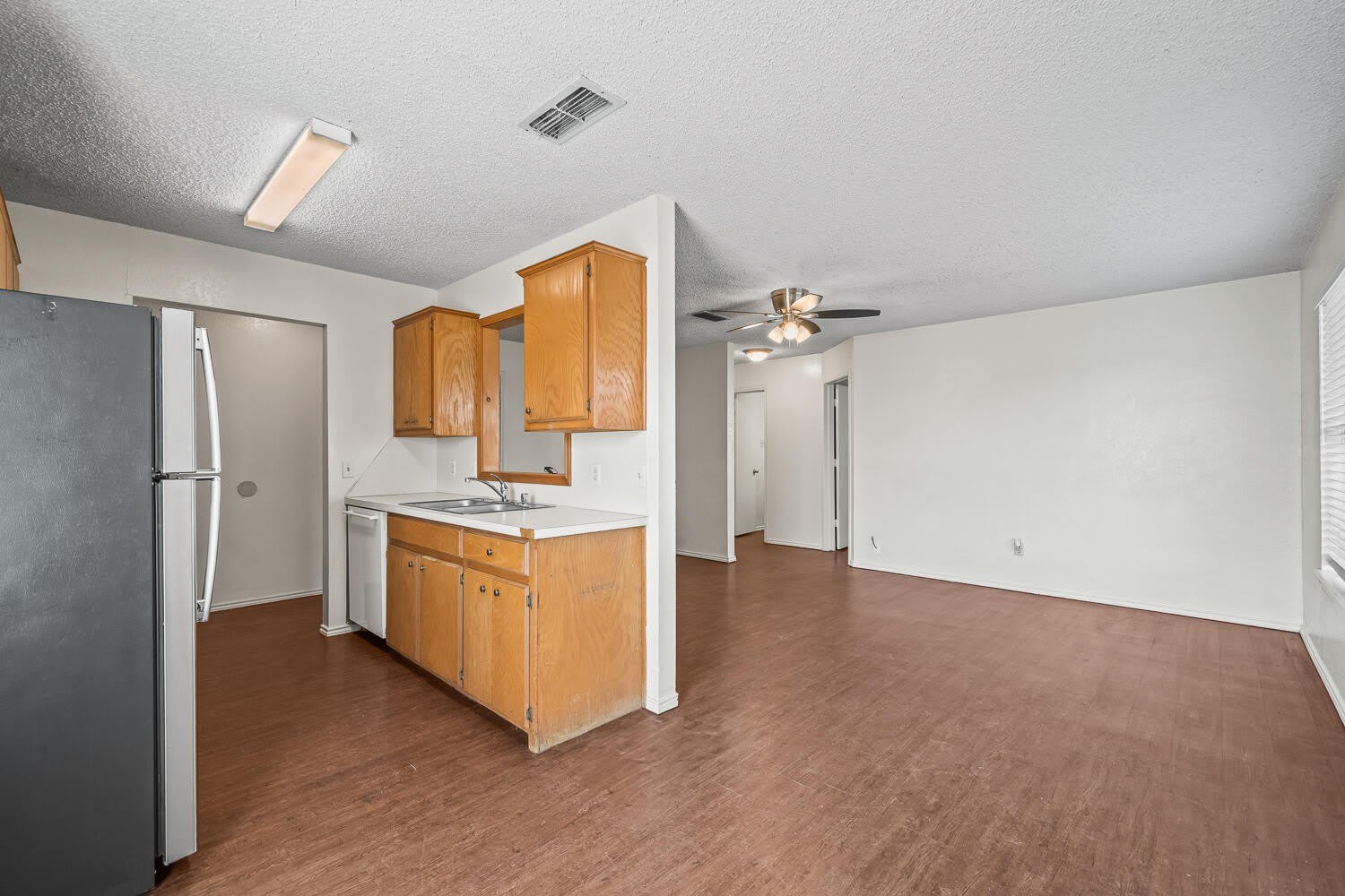 2107 La Salle Avenue – photo 5