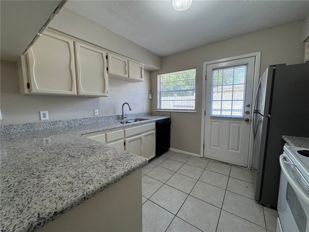 205 Clarice Drive – photo 2