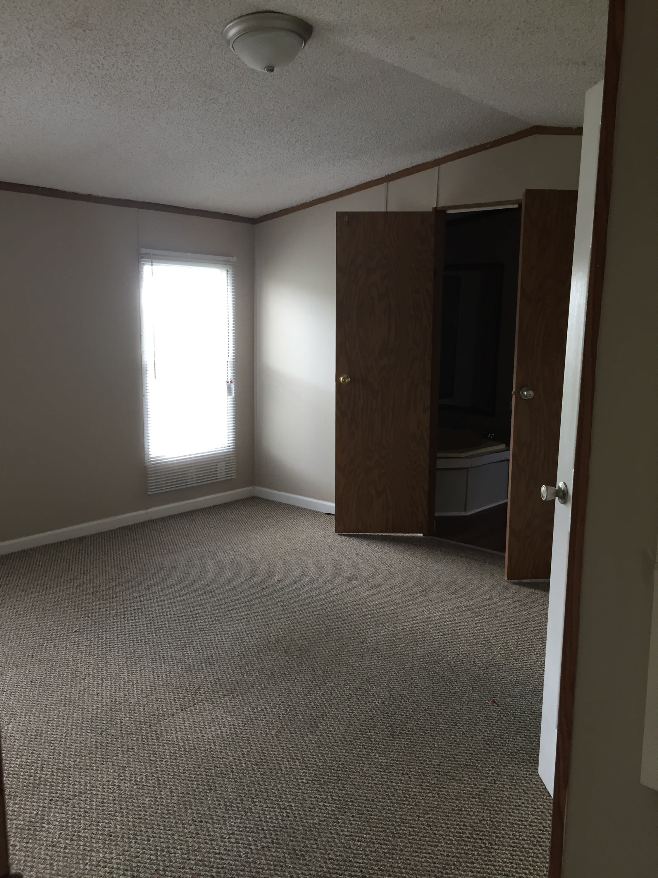 528 Chris Street – photo 4