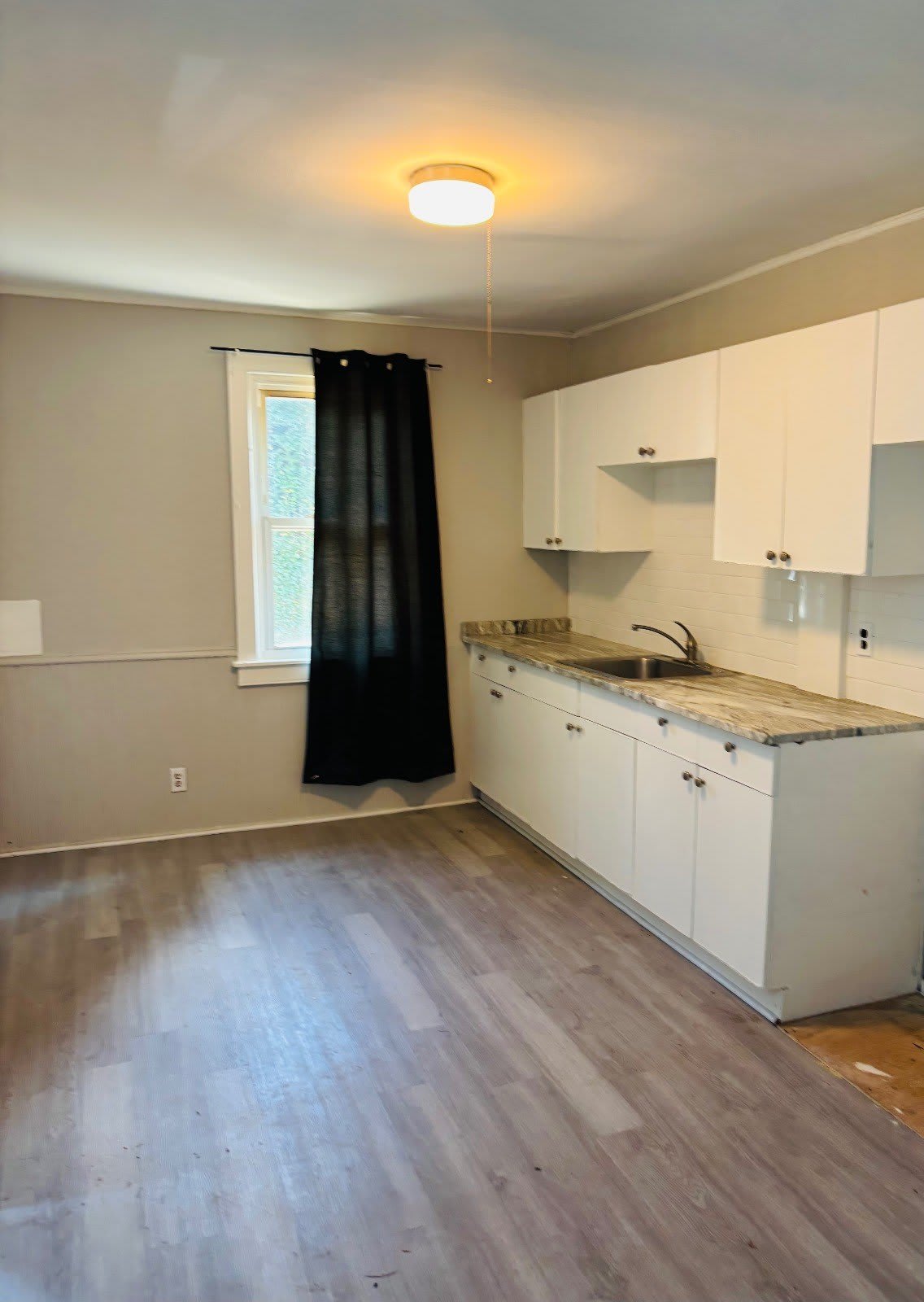 232 Glen cove Av – photo 3