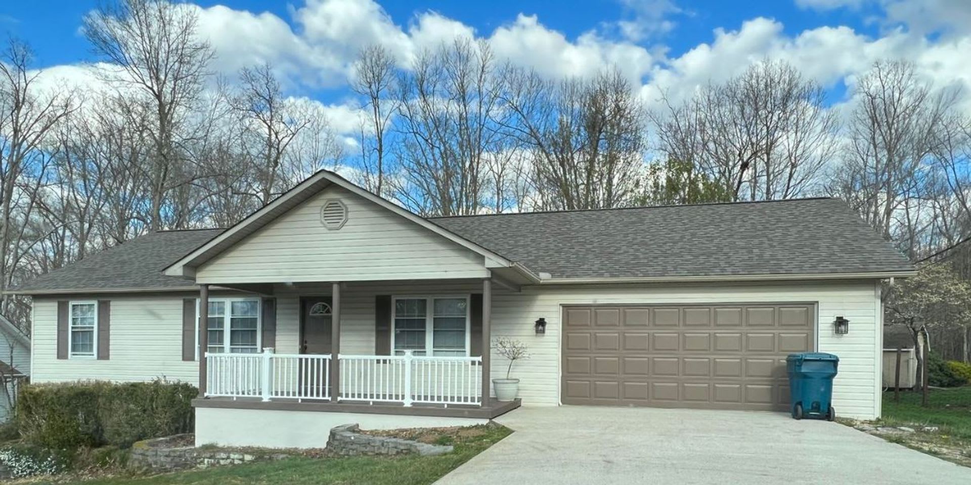 IN TOWN Convenience * available for a 12 month lease* – photo 1