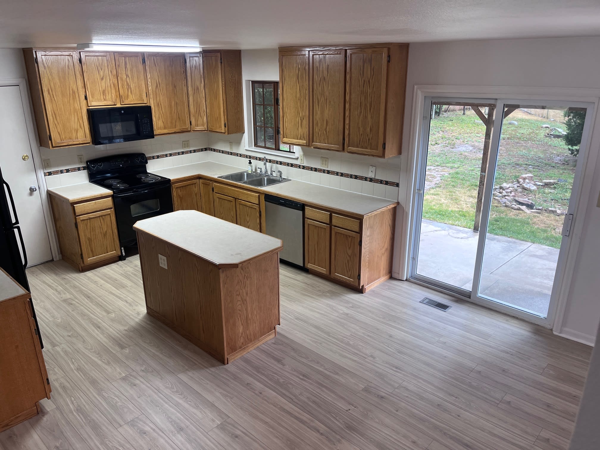 2313 Yorkshire St – photo 2