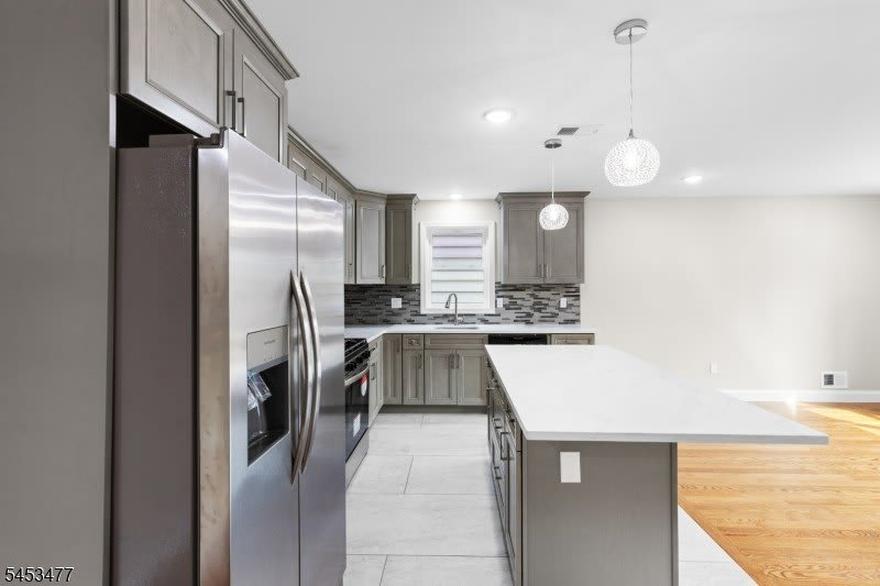 806 2Nd Ave – photo 3