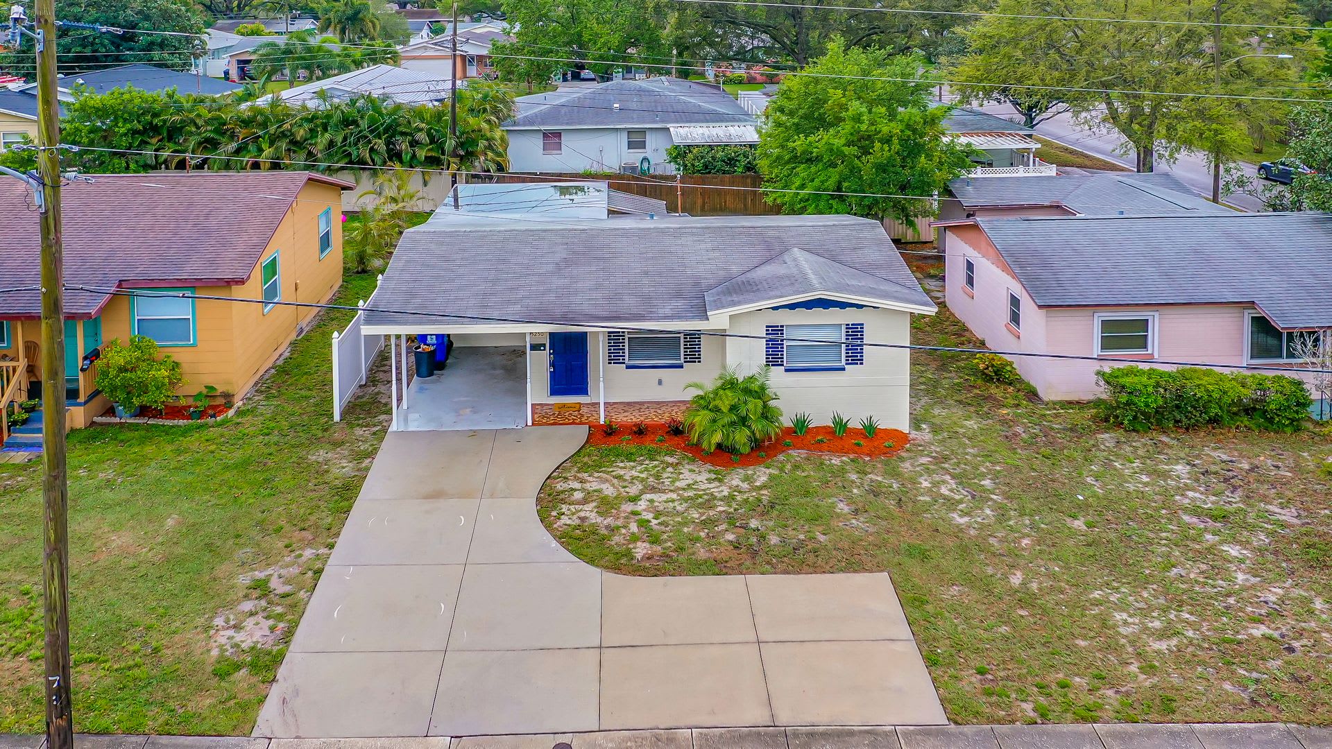 Available Now Charming 3 Bedroom Home With Fenced Backyard In St Petersburg – photo 3