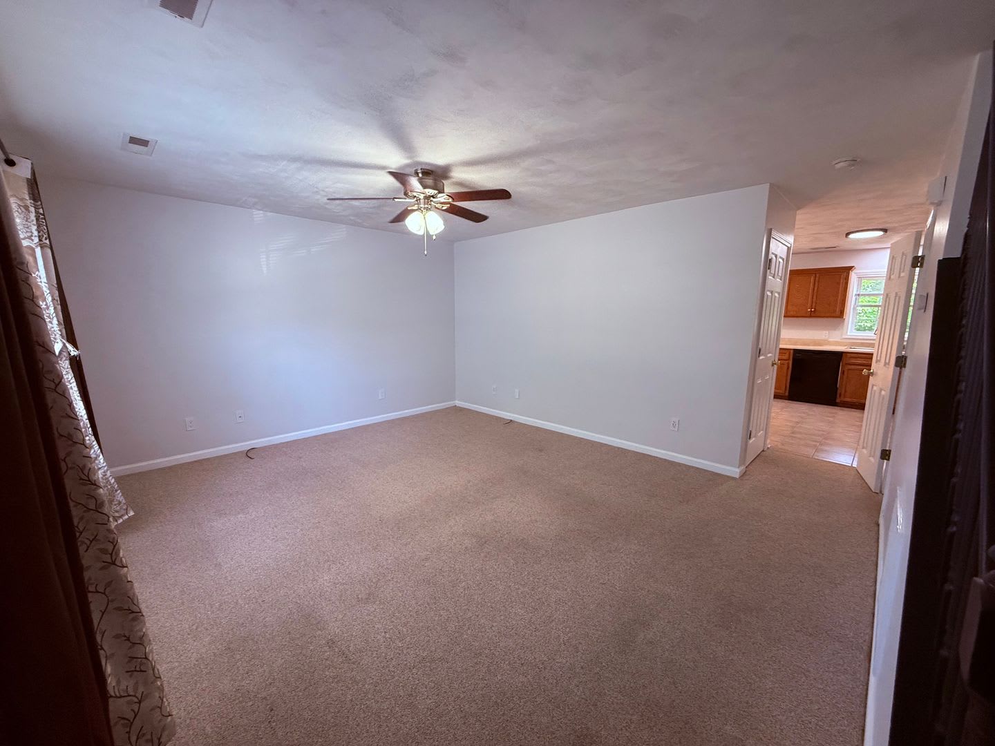 3 Bedroom, 1.5 Bath Townhouse – photo 5