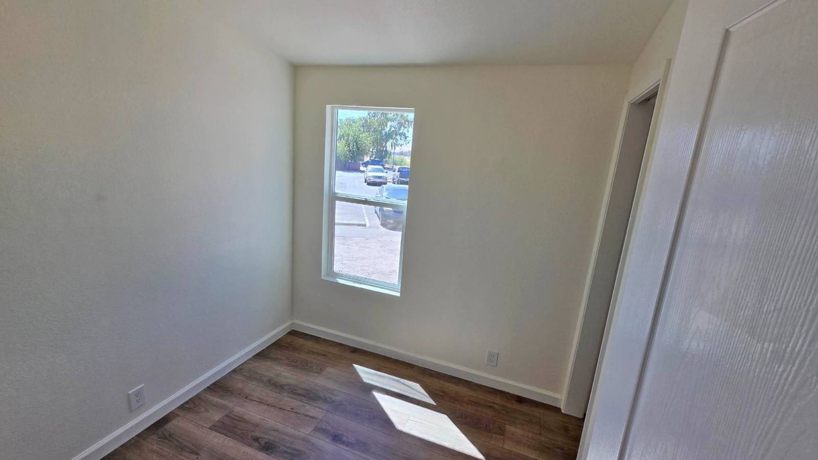1281 Elizabeth St – photo 4