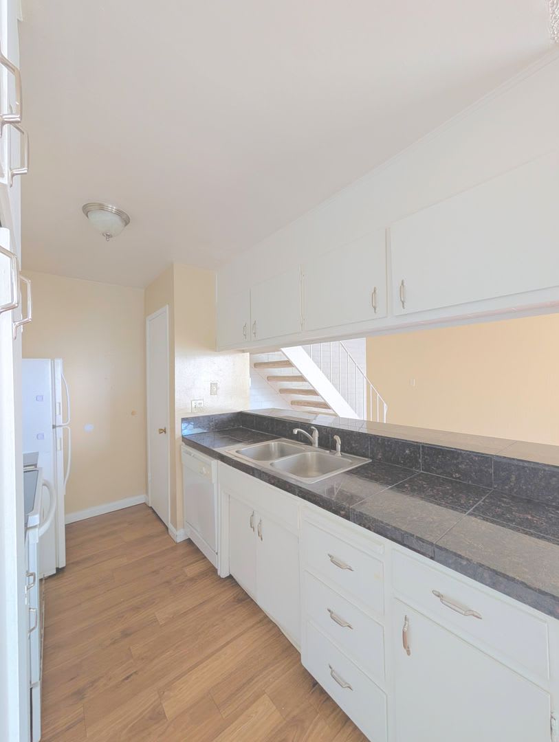 Great Looking 2bd / 1bth 2 Story Condo! – photo 4
