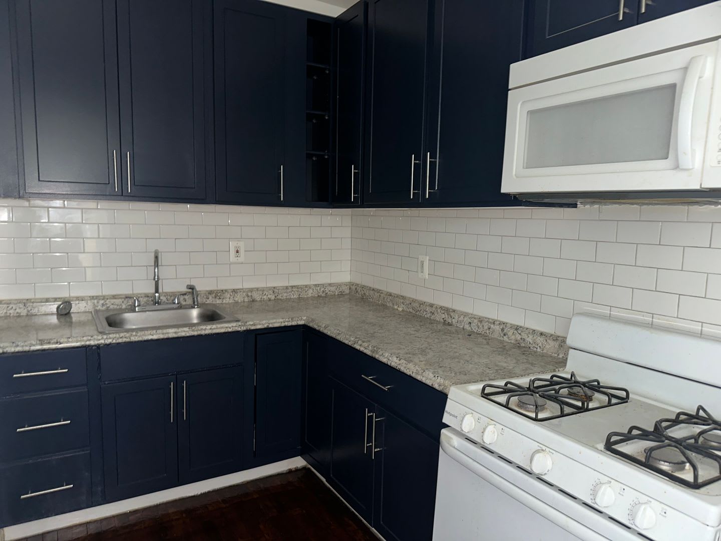 Beautifully Renovated Home Corner House Central Air Available Now – photo 4