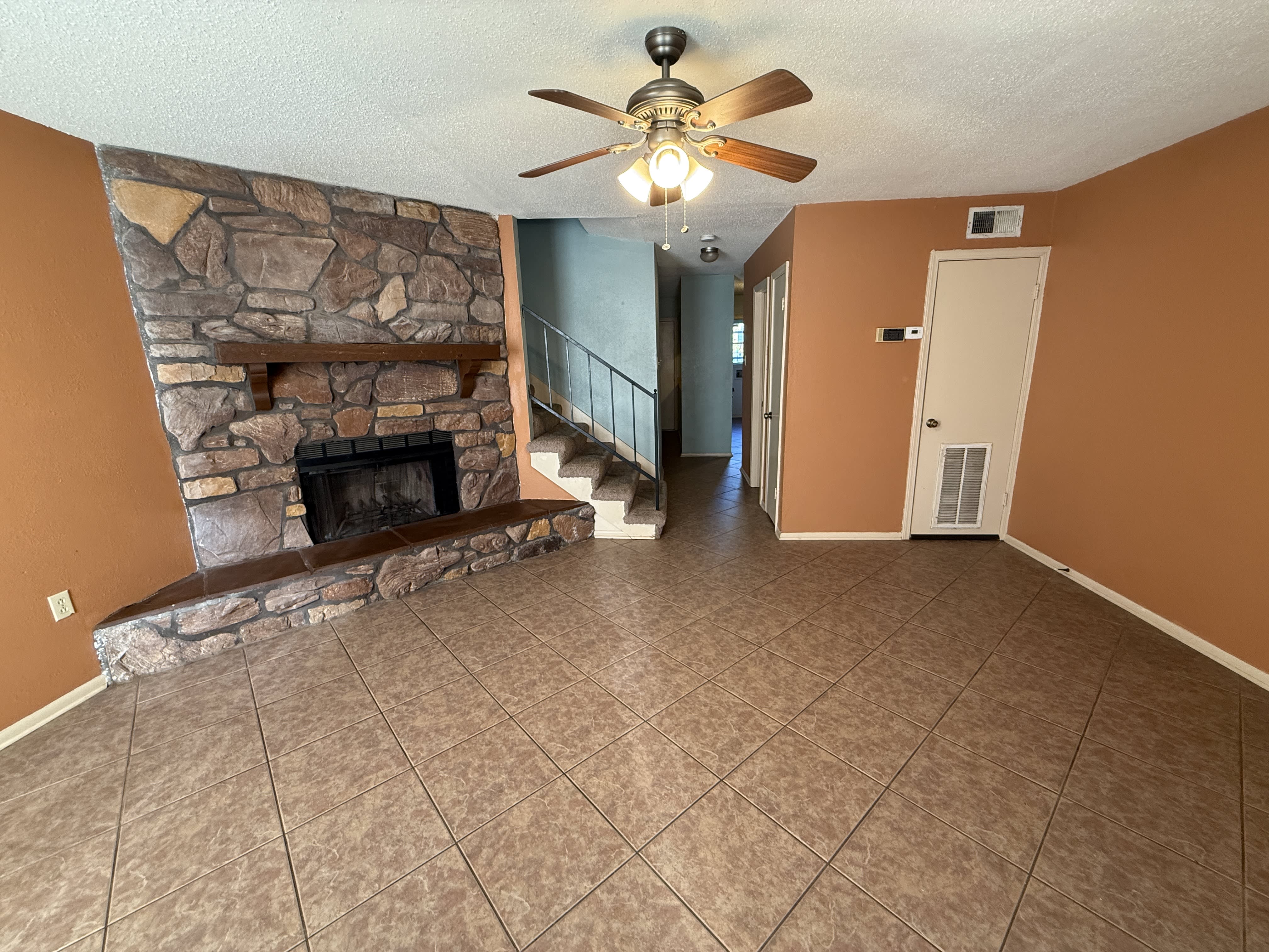 2331 Justin Lane – photo 2
