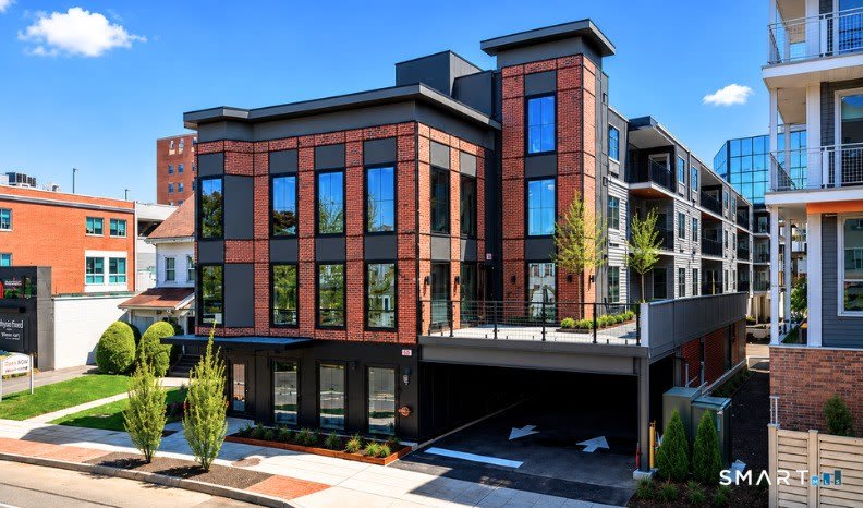 589 Bedford Street – photo 2