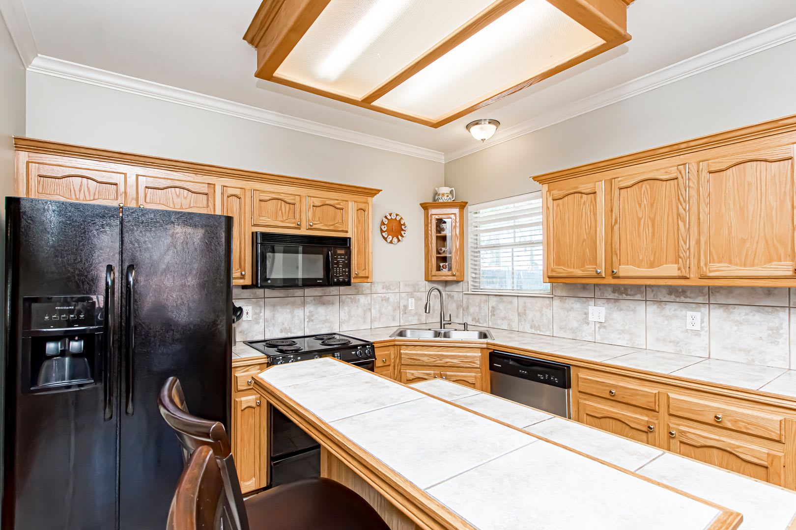 Inviting 3 Bedroom Home Minutes from Bluebonnet – photo 3