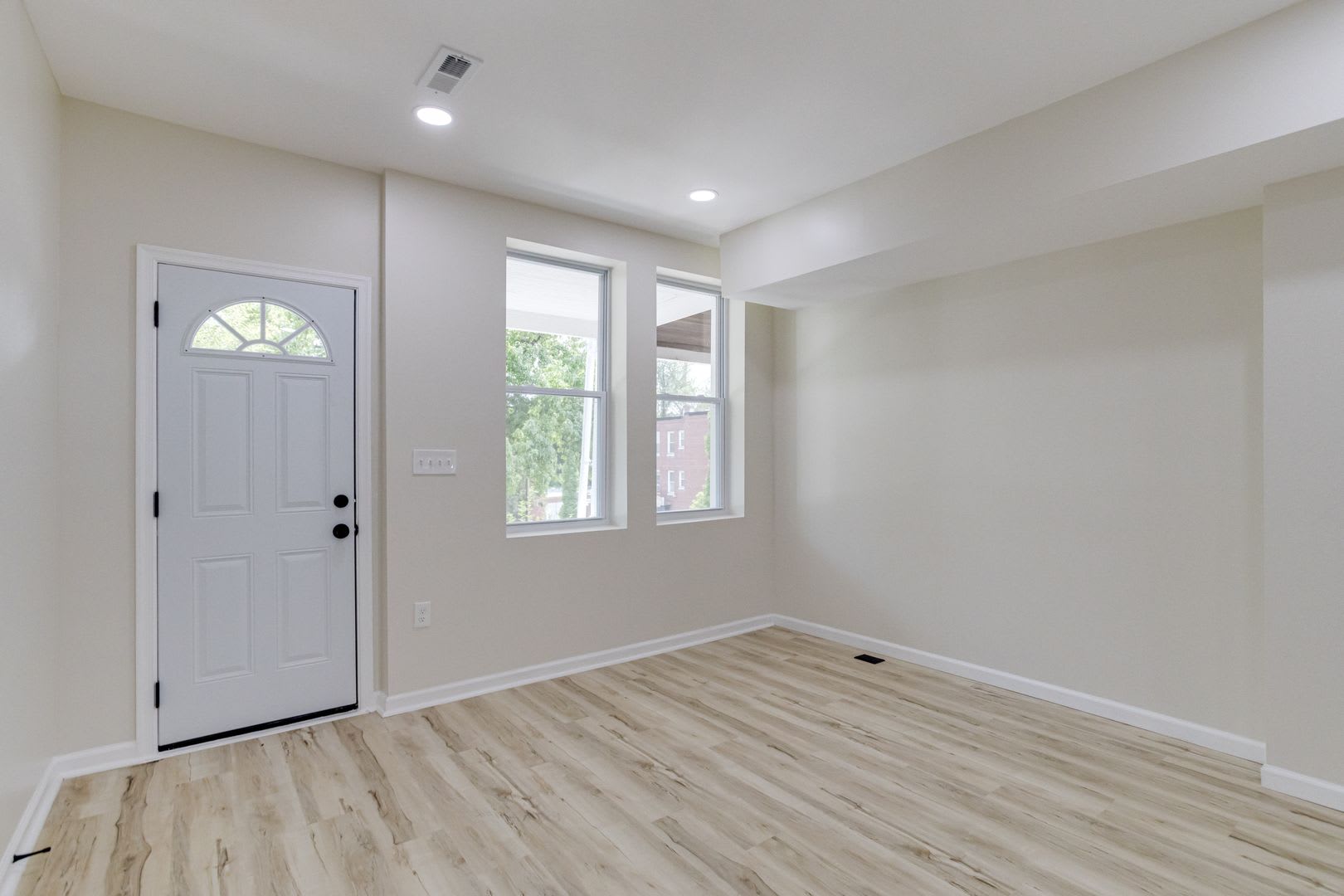 Remodeled 3 Bedroom Home With Finished Basement Modern Upgrades – photo 5