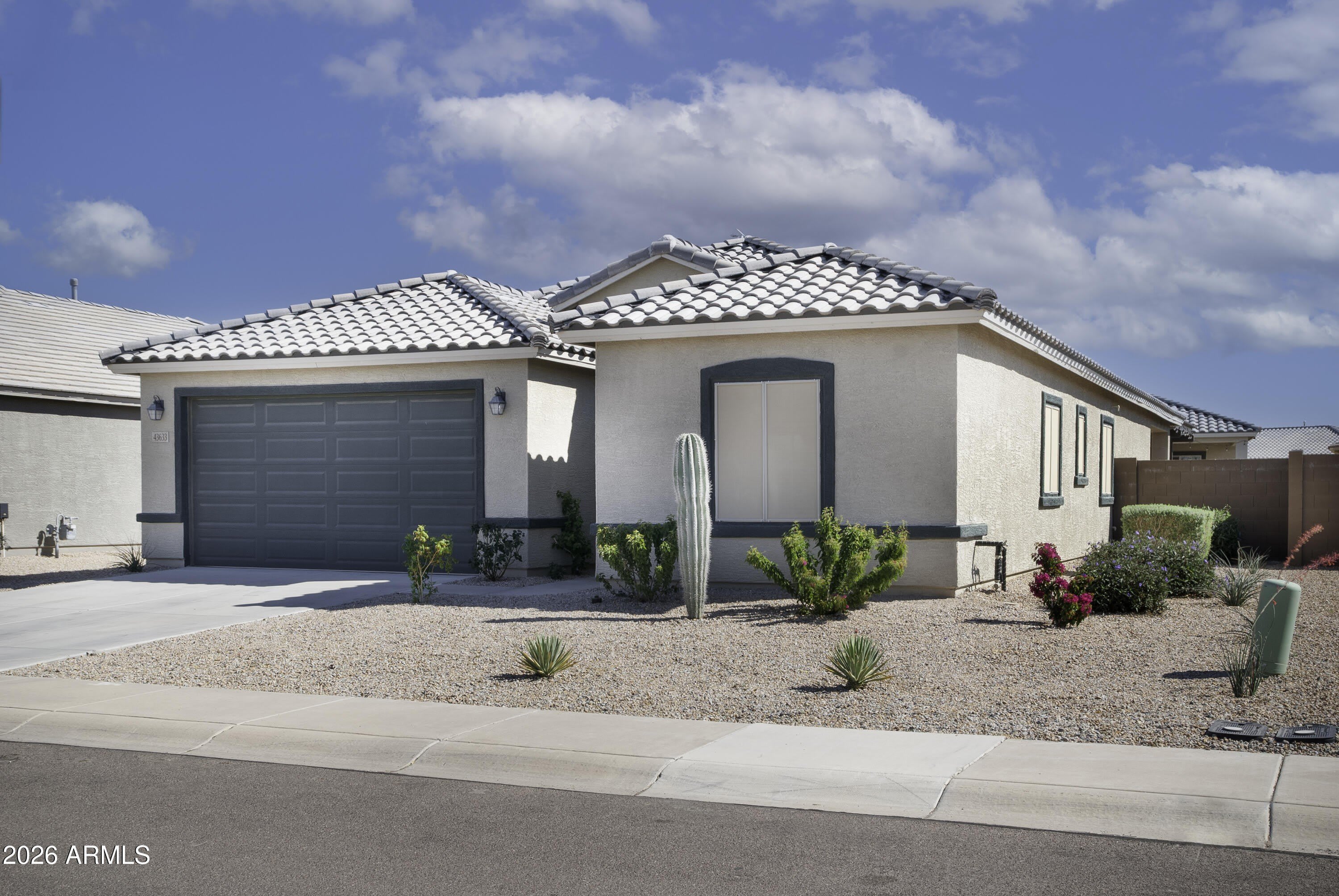 43633 W Yucca Lane – photo 2