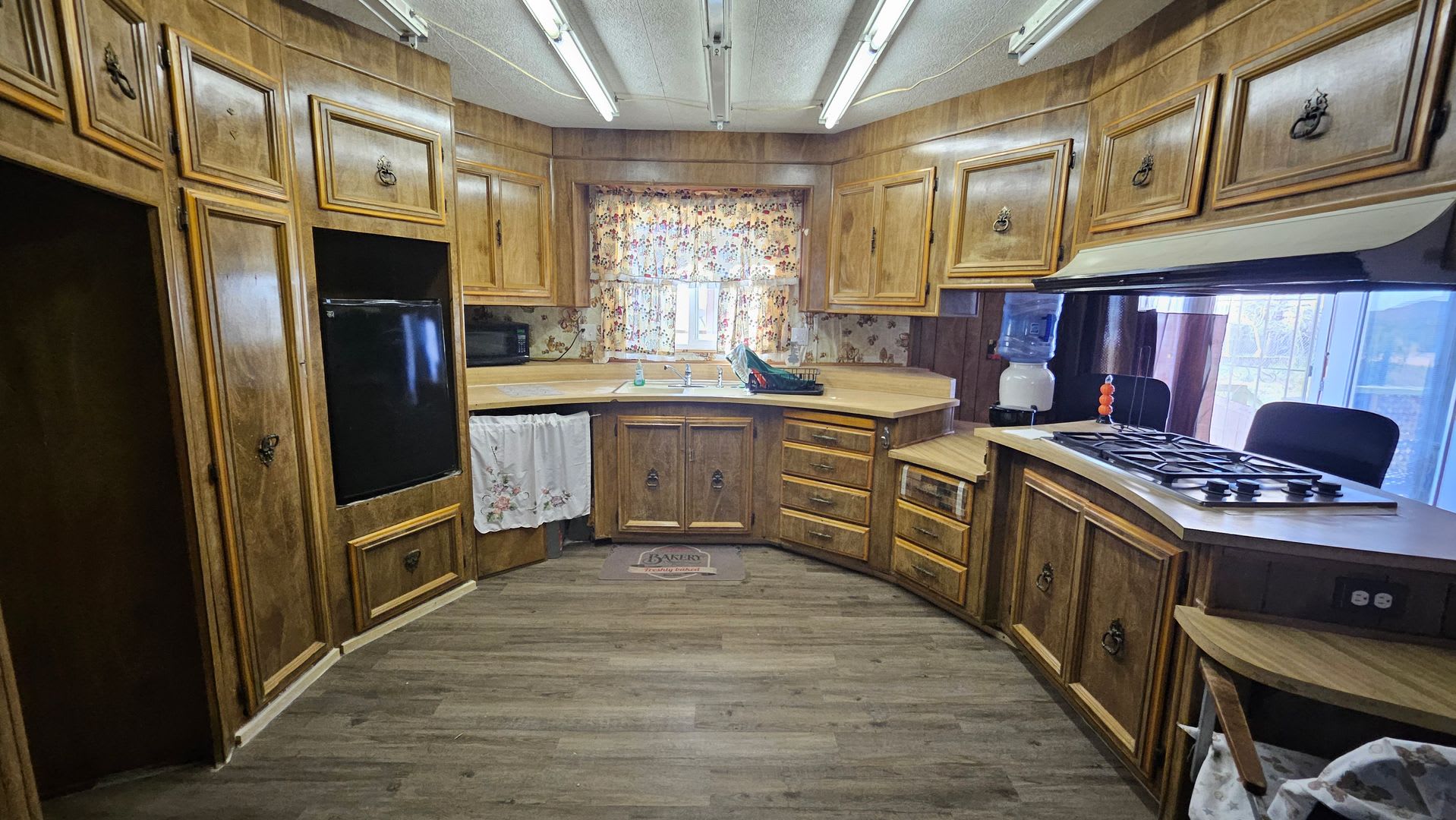 Rural Living at Its Finest – 2BR Home with Open Desert Views. – photo 5