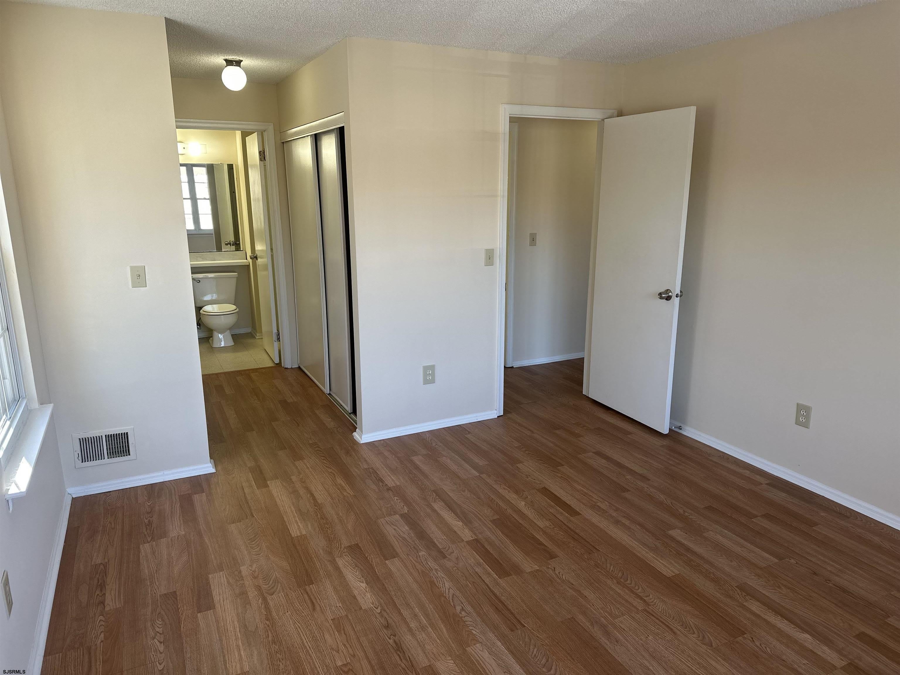 203 Colonial Ct – photo 5