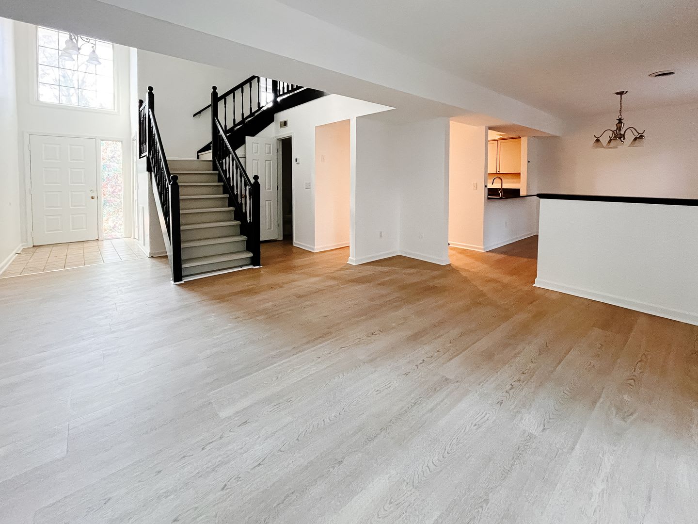 Updated and Conveniently Located 3 Bedroom 2.5 Bath Townhouse – photo 2