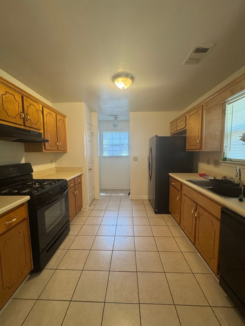 Charming 3BR House in Hampton – photo 2