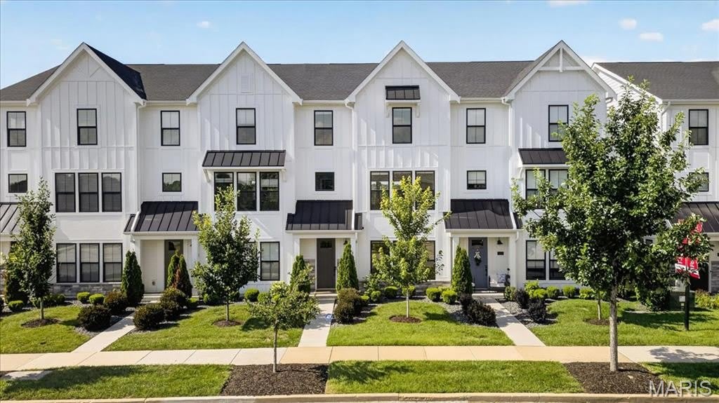 8933 Eager Road – photo 1