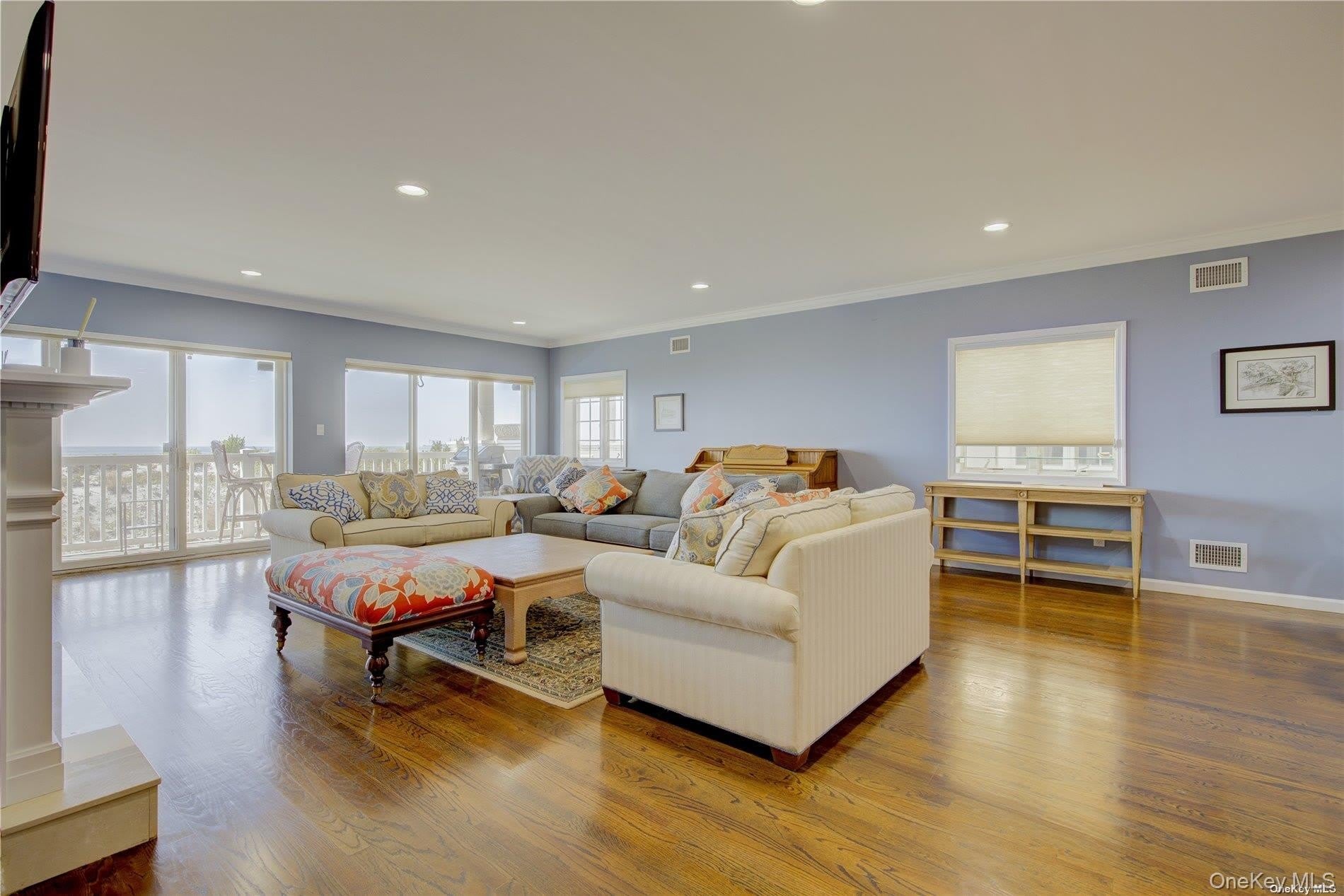 1051 Oceanfront – photo 3