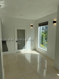 455 NE 25th St – photo 3
