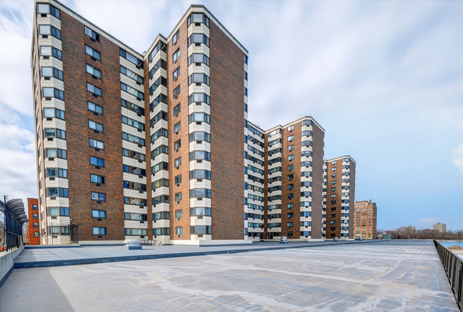 No Move In Fee No Deposit Based On Credit Lakefront Studio High Rise Heat Water Included – photo 3