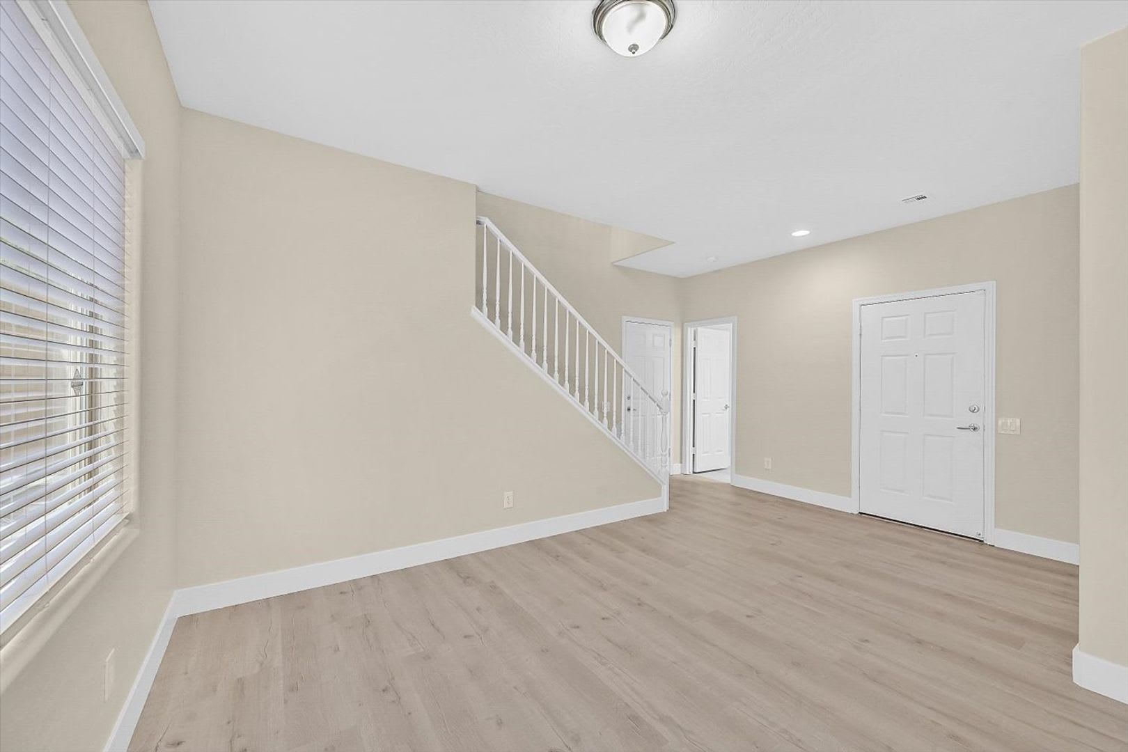 3 Bedroom Home With Loft Located In Summerlin – photo 4